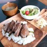 Steak bowl lunch plate