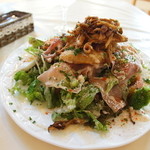 ヨーデル金谷 - 季節野菜のサラダ（生ハム）２～３名分　\918　税込　　中に入ったカボチャの天ぷらが揚げたてでおいしい。完食。