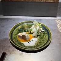 鮨 惣五郎 - ヒラメをうるいと合わせて炒めたものと肝にんじんソース