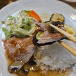 キッチン ブルー グローブ - 茄子を添えての３口目