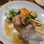 キッチン ブルー グローブ - 最後のヒレ肉は大きく