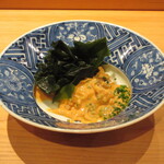 鮨 さかい - 若芽が足されて、肝酢を拭うようにいただく