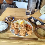 キッチン チカライト - 料理写真:唐揚げ定食・ご飯中