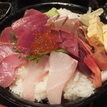 魚の三是 - 大海鮮丼￥１０５０（税込み）