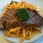 ラミティエ - メインの牛肉ステーキとフライドポテト！