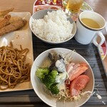 ココス 恵庭店 - 焼きそば、サラダ、