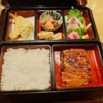 川万 - 蒲焼定食4,100円、お重の中身