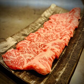 溶岩焼きで極上の和牛を楽しむ◆豪華逸品が揃ったコースも必見