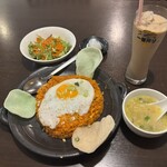 Yeti - ナシゴレン（サラダ、スープ、ドリンク付き）900円