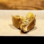 温石 - この焼き芋金鍔、美味しい。
      自然な甘さが際立って、食感はまさに金鍔！
      甘味もお上手ですねぇ(^^)