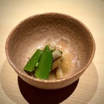 温石 - スナップエンドウと牛蒡の胡麻酢浸し。
      優しいお口直し。