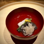 温石 - 優しくきれいな吸い地に、ふっくら白甘鯛と濃厚舞茸。
      幸せ〜(^^)