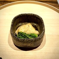 温石 - 静岡名物のおでんをイメージして。
                    唐墨入りの餅巾着。
                    唐墨の旨味が程よい。