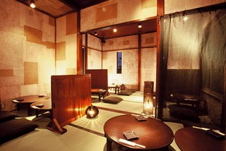 Enraku Tokorozawa Sou - 二階お座敷席は落ち着いた雰囲気でゆっくりくつろげる。