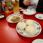 ネオ町中華へそ 新橋SL広場前店 - 150円/個の肉まん　中華クラゲは麺みたいに長かった笑