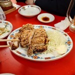 ネオ町中華へそ 新橋SL広場前店 - 唐揚げ　ダージーパイみたいな感じ。揚げたてで美味しい　油も良かった