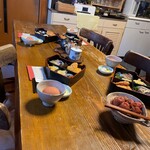 家庭料理 和來 - 各席にセットされたお膳