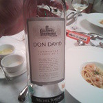 アバ - 飲み放題では、飲み切りならボトルワインもＯＫ！ってことでソムリエさんに頼んだアルゼンチンワイン。