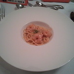 アバ - ⑤ミニパスタ
      【海老のアメリケーヌパスタ】エビるパスタは地獄耳