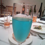 アバ - レモンピールを施されて、爽やかな香りが落とされ、極めてスッキリ洗練された味に仕上がっていた。