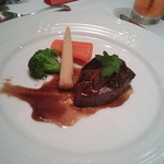 アバ - ⑦ヴィヤンド（本日の肉料理）
      【和牛フィレ肉とフォアグラのポアレ　赤ワインソース】