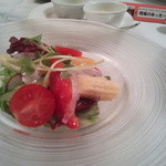 アバ - 【⑧サラダ】
      色々な野菜がチョコチョコと添えられており、バラエティ豊か。