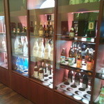 アバ - ワインセラーやリカーショップまであって、総合力高いなコレ！