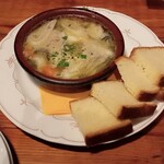 Pizzeria TAKATA BOKUSYA - 牡蠣とネギのアヒージョ。