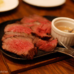 大衆ビストロ煮ジル - 和牛 まくら肉のコンフィ -フレンチぽん酢ソース-　1,500円