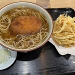 江戸そば 孫吉 - コロッケ蕎麦とかき揚げ