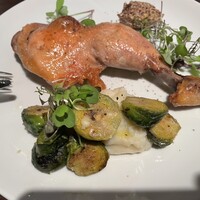 大磯迎賓舘 - チキンのコンフィ　お野菜もたっぷりでパリっと美味しかった。