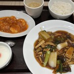 謝朋殿 - コチラは五目焼きそばにエビチリ　JPY 1,600