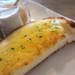 喫茶店 uzuビバレッヂ - 自家製トースト。