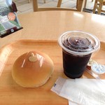 Natural Bread Bakery - ピーナッツクリームパンにドリンク100円付きのモーニングサービス