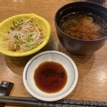 にぎり鮨 一五〇 - ランチセット(鮨5貫、サラダ、アオサの味噌汁)で700円