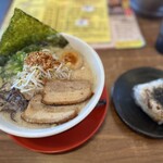 麺屋むすび - 料理写真: