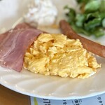 ドルフのパン - ■バイエルン＆スクランブル¥748 （トースト、アラカルトパン、ドリンク付き）