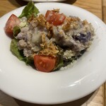 ピッツェリア テルツォ オケイ - 紫芋を使ってるのだろうか？ポテトサラダ