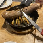 ピッツェリア テルツォ オケイ - 巨大ソーセージ