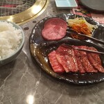 川崎名物 炭火焼肉 食道園 - 