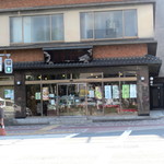 堀川通り沿いです。