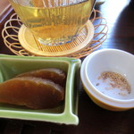 奈良漬け、お塩と胡麻。