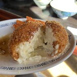 常衛門食堂 - カニクリームコロッケ定食 1,300円 (断面)