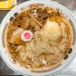 中華そば みたか - ワンタンメン半熟卵付き（麺軽）