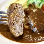 Centre - デミグラスソースハンバーグ