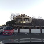 グルービー - 駐車場から