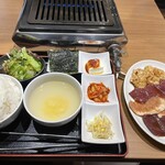 焼肉あぶる。 - ホルモン4種ランチ（大ライス） ＋肉増し　990＋300