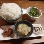 イエノミ ナニワ 301 - ご飯大盛りと鶏レバー煮と小鉢3点(厚揚げ田楽、大根と鶏そぼろの煮物、鶏肉の梅肉包み)