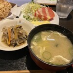 和久 - 小鉢とサラダ　お味噌汁