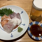 釜喜利うどん - 晩酌セットの盛り合わせとグラスビール